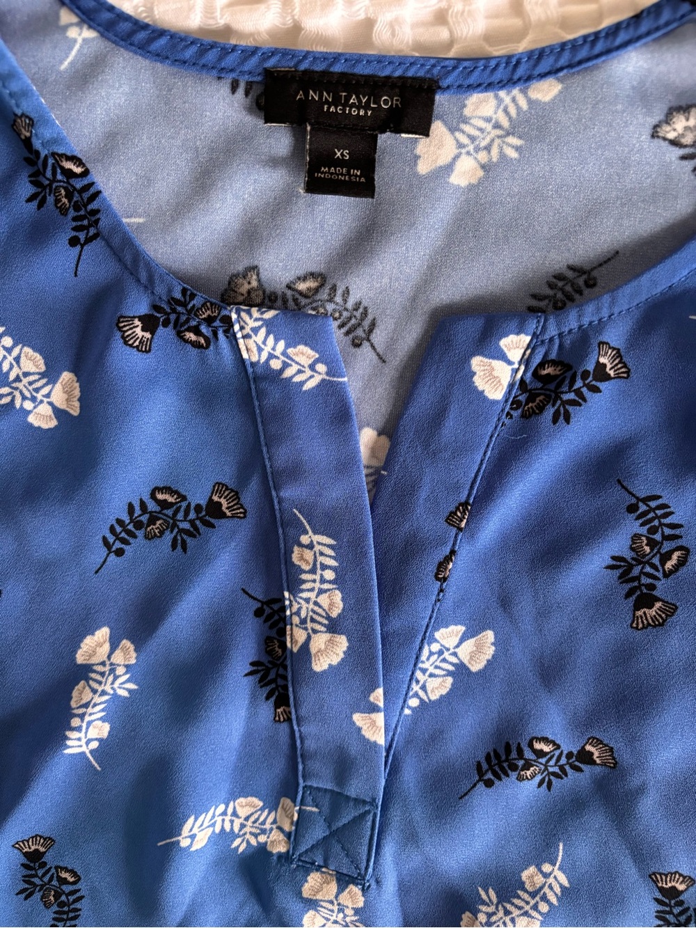 Ann Taylor Factory Blue Floral Split V-Neck Blouse